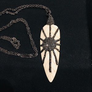 FEATHER NECKLACE
